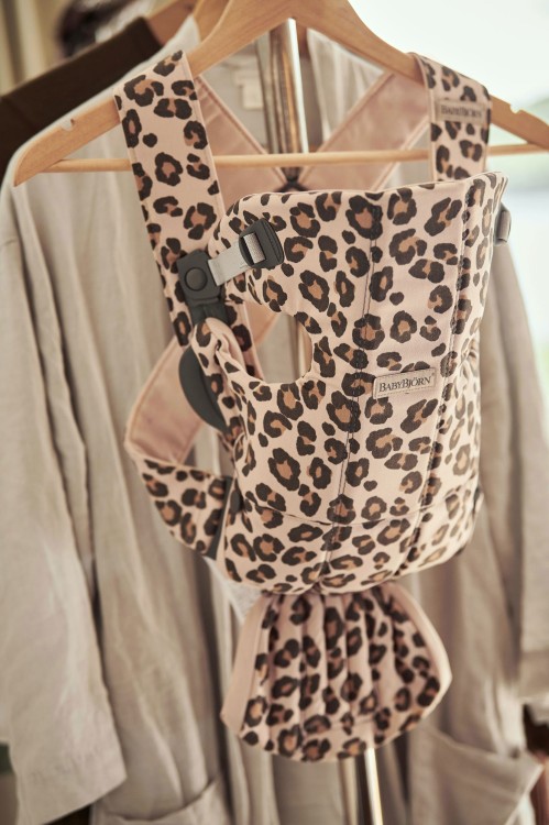 Baby bjorn leopard carrier online