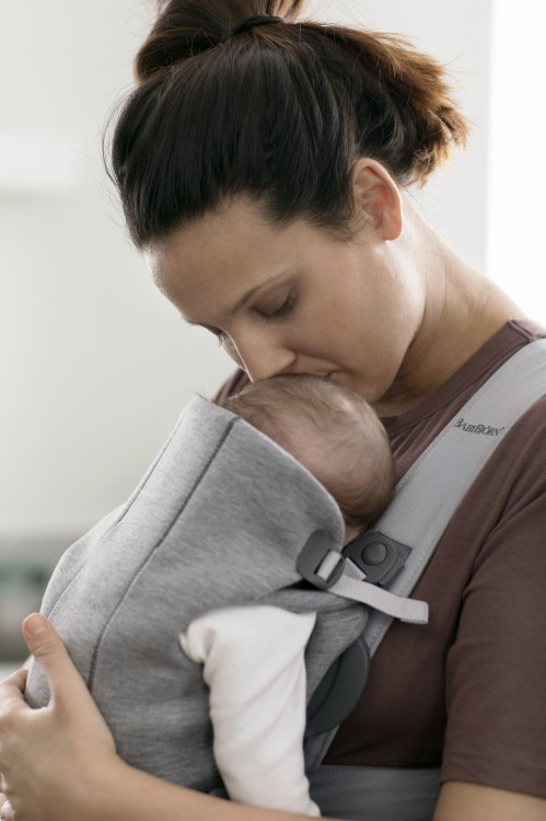 Baby bjorn mini hotsell carrier light grey